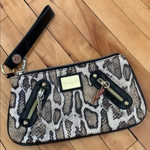 Betseyville wristlet